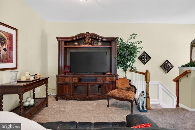 12 PELICAN PL, West Deptford, NJ 08086