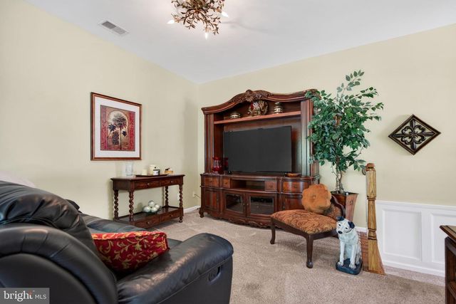 12 PELICAN PL, West Deptford, NJ 08086