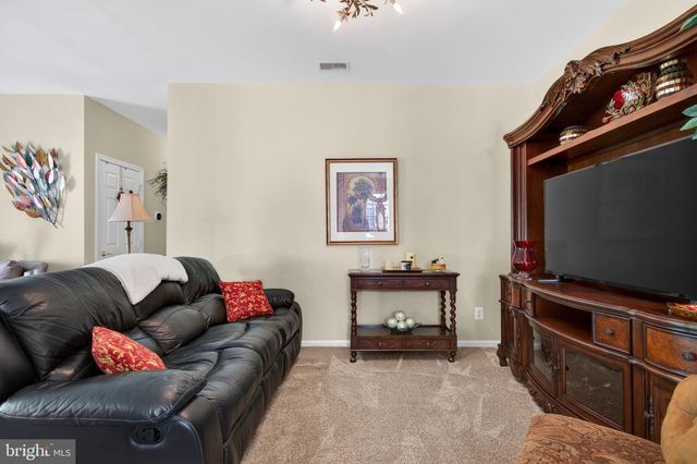 12 PELICAN PL, West Deptford, NJ 08086