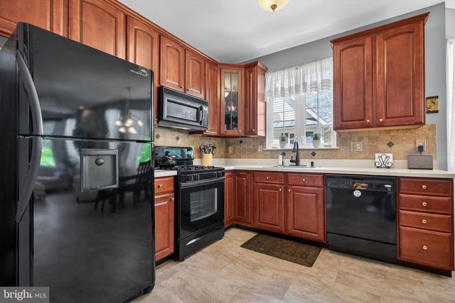 12 PELICAN PL, West Deptford, NJ 08086