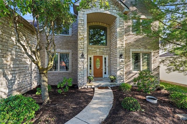 20143 Kylemore Drive, Strongsville, OH 44149