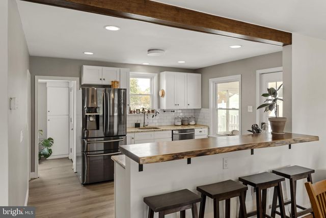 98 LANCASTER AVE, Strasburg, PA 17579