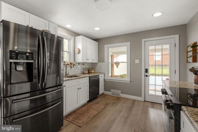 98 LANCASTER AVE, Strasburg, PA 17579