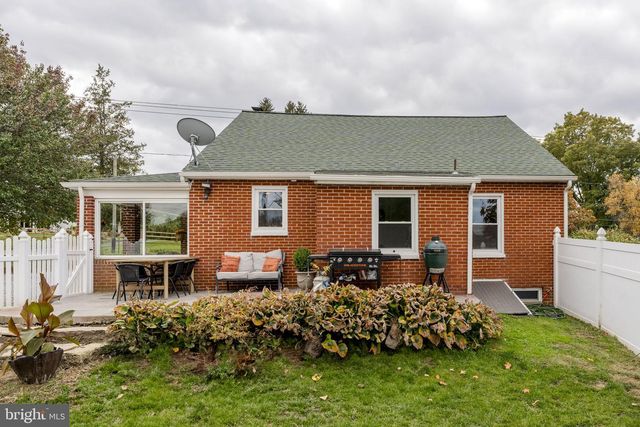 98 LANCASTER AVE, Strasburg, PA 17579