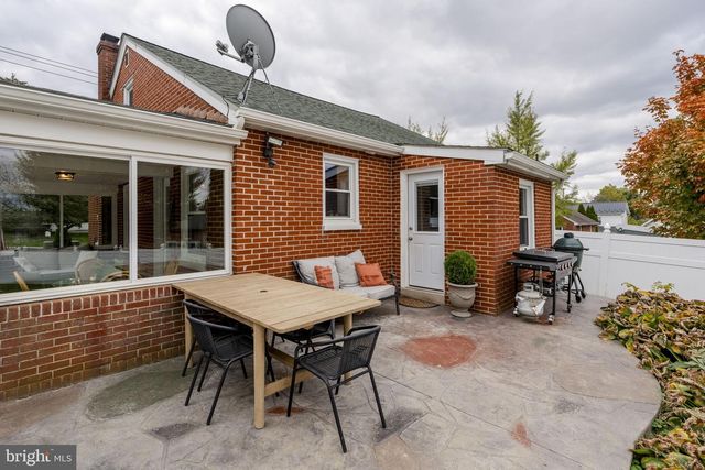 98 LANCASTER AVE, Strasburg, PA 17579