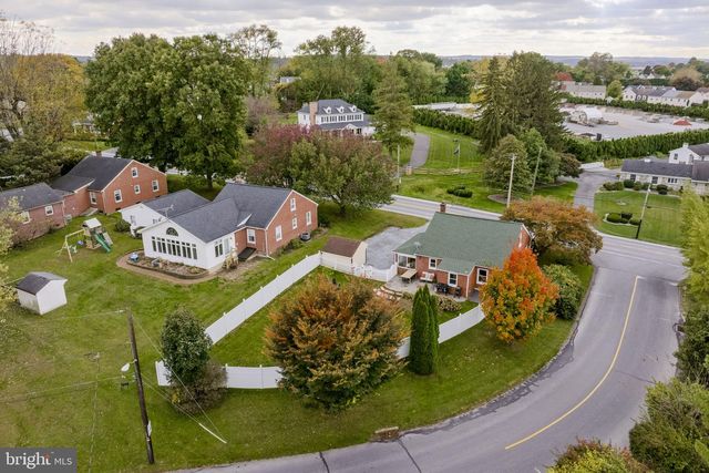 98 LANCASTER AVE, Strasburg, PA 17579