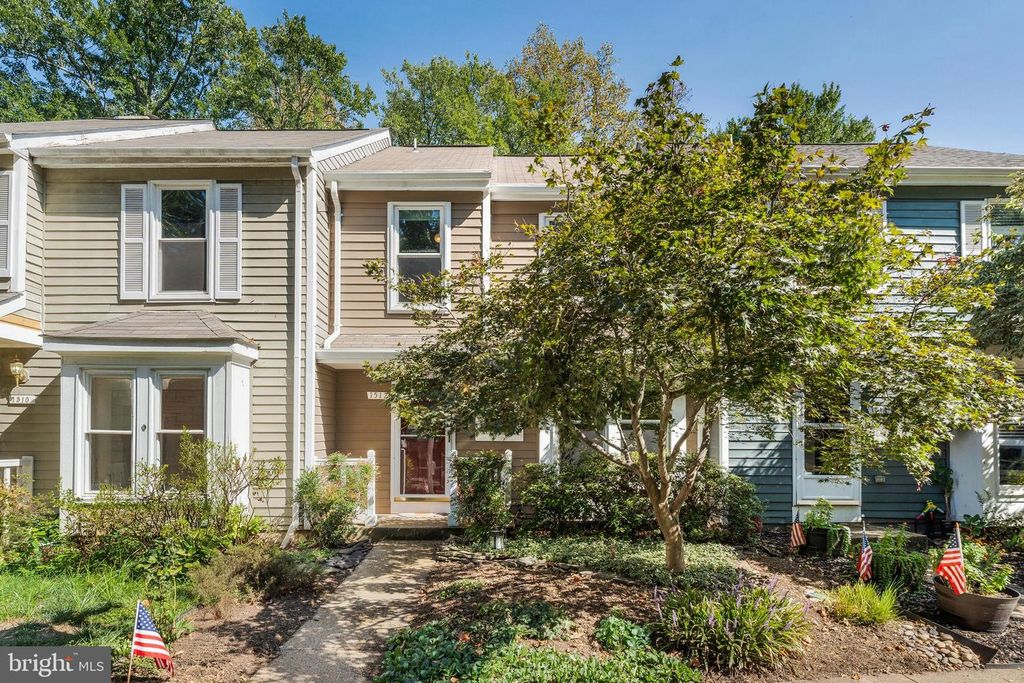 1512 POPLAR GROVE DR, Reston, VA 20194