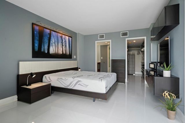 3625 N Country Club Drive 1208, Aventura, FL 33180