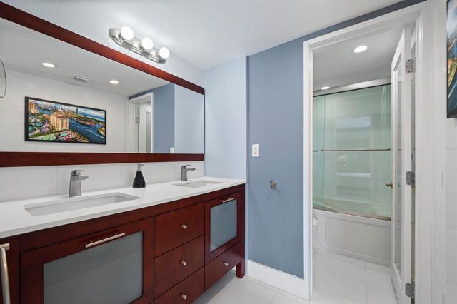 3625 N Country Club Drive 1208, Aventura, FL 33180