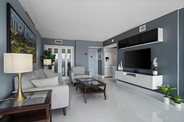 3625 N Country Club Drive 1208, Aventura, FL 33180