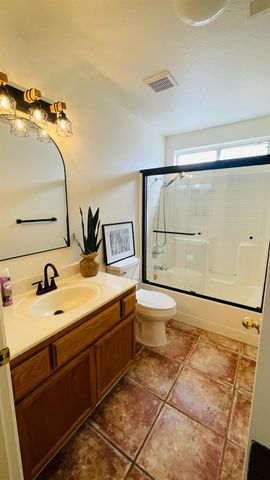 3929 El Portal Pl, Modesto, CA 95357