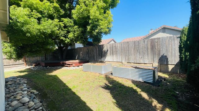 3929 El Portal Pl, Modesto, CA 95357