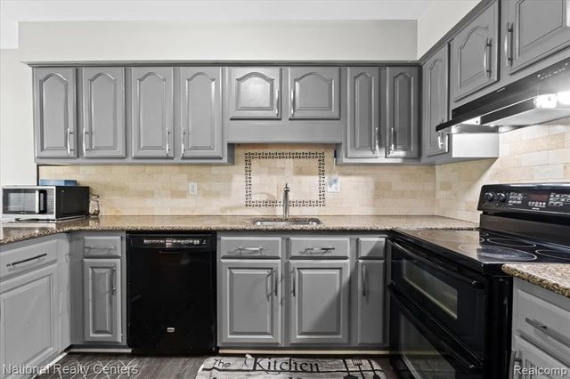 42142 Roscommon Street, Novi, MI 48167