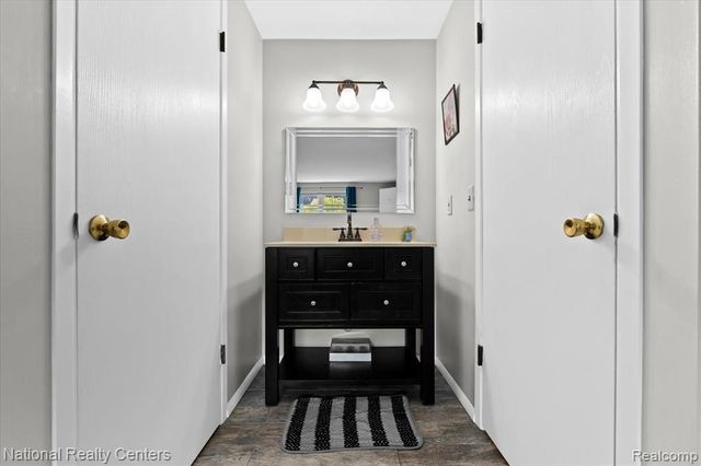 42142 Roscommon Street, Novi, MI 48167