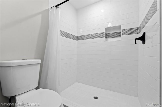 42142 Roscommon Street, Novi, MI 48167