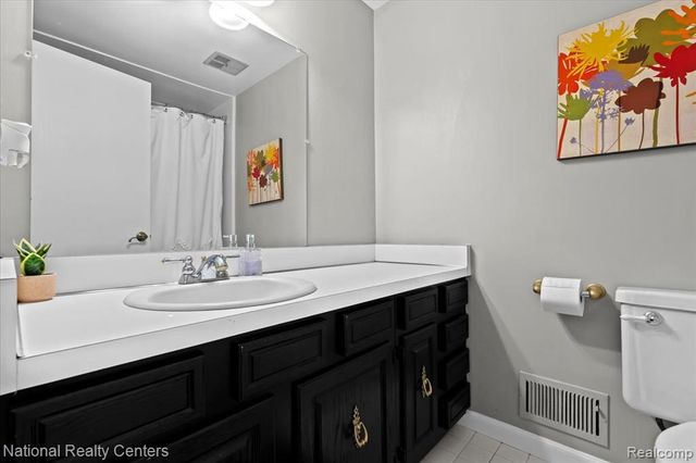 42142 Roscommon Street, Novi, MI 48167
