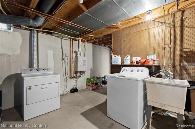 42142 Roscommon Street, Novi, MI 48167