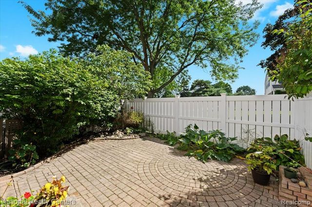 42142 Roscommon Street, Novi, MI 48167