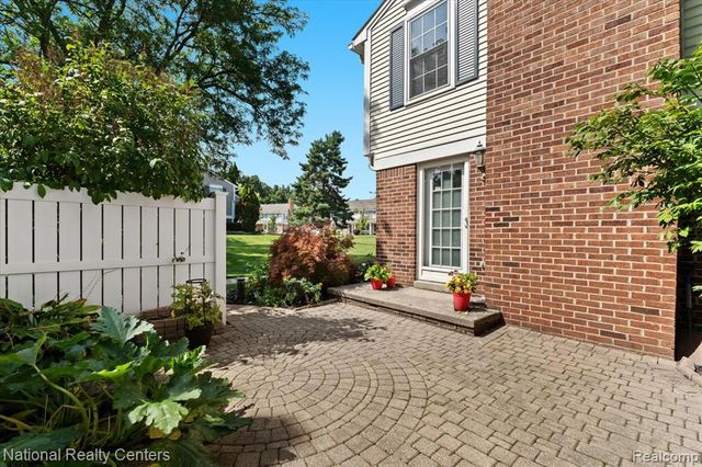 42142 Roscommon Street, Novi, MI 48167