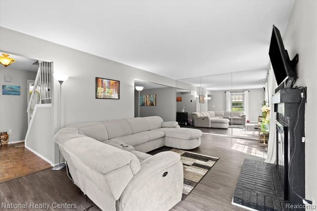 42142 Roscommon Street, Novi, MI 48167