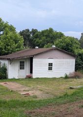 119 Washington Ave, Camden, TN 38320