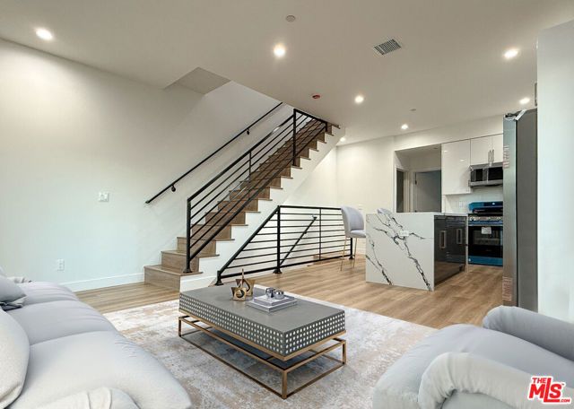 5340 Denny Avenue, North Hollywood (los Angeles), CA 91601