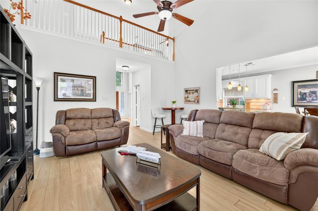 7023 Kemper Dr, Pasadena, TX 77505