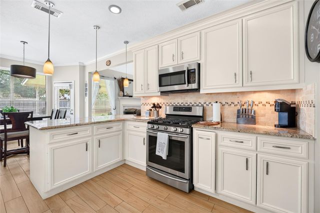 7023 Kemper Dr, Pasadena, TX 77505