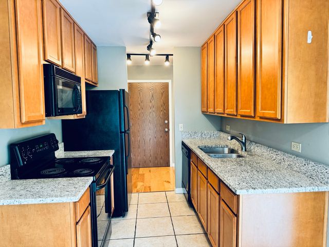 5900 OAKWOOD Drive 4J, Lisle, IL 60532