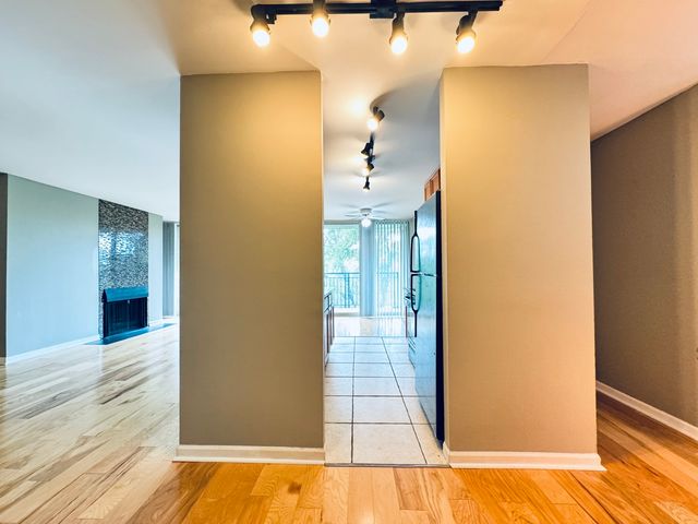 5900 OAKWOOD Drive 4J, Lisle, IL 60532