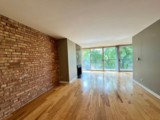 5900 OAKWOOD Drive 4J, Lisle, IL 60532