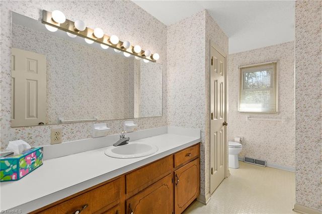 720 Sedge Garden Road, Kernersville, NC 27284