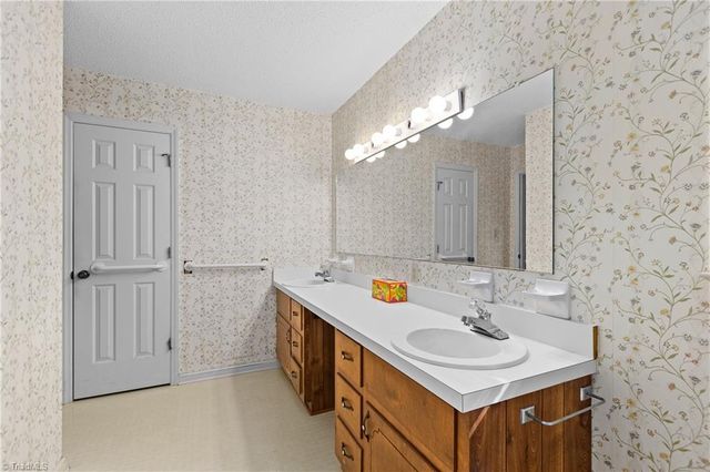 720 Sedge Garden Road, Kernersville, NC 27284