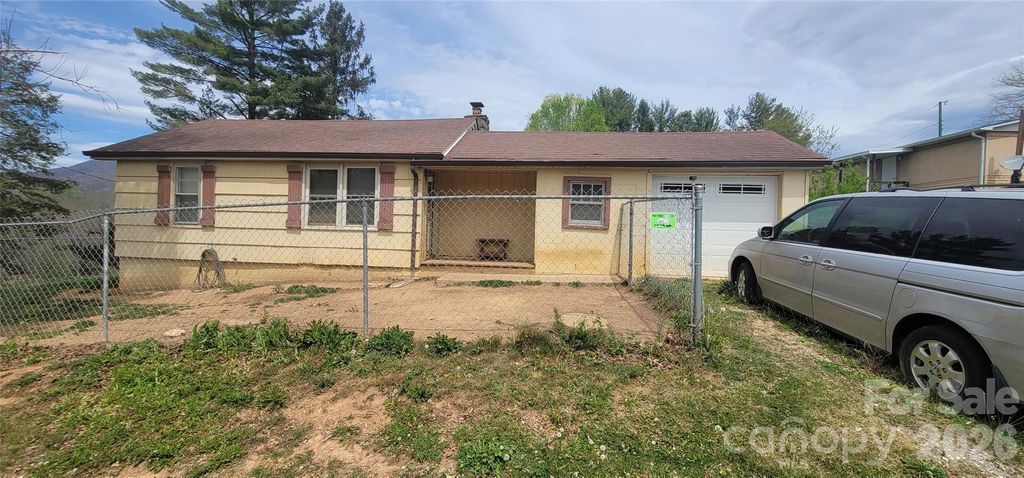 60 Mingus Street, Canton, NC 28716