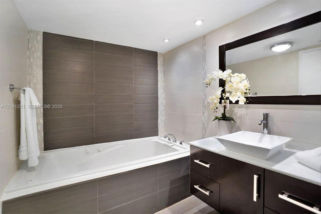 1717 N Bayshore Drive D3931, Miami, FL 33132