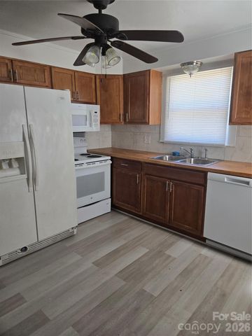 207 S Caldwell Avenue, Newton, NC 28658