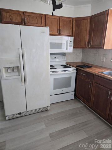 207 S Caldwell Avenue, Newton, NC 28658