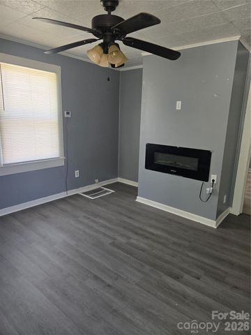 207 S Caldwell Avenue, Newton, NC 28658
