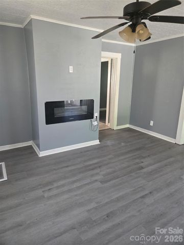 207 S Caldwell Avenue, Newton, NC 28658