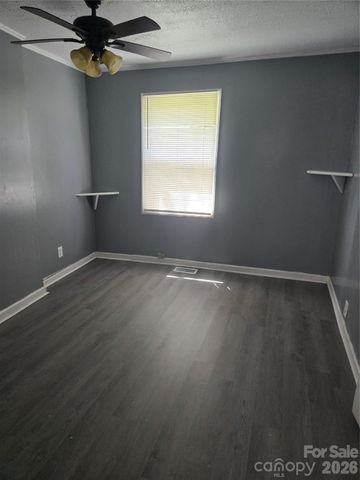 207 S Caldwell Avenue, Newton, NC 28658