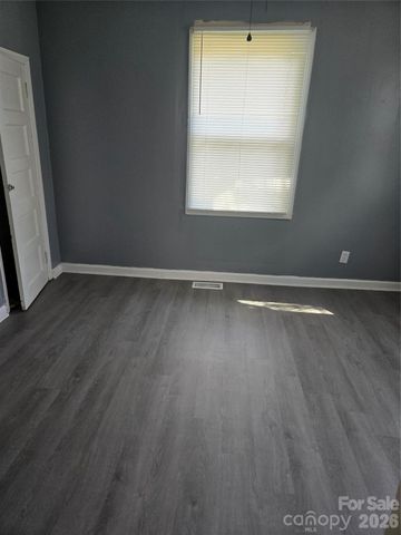 207 S Caldwell Avenue, Newton, NC 28658