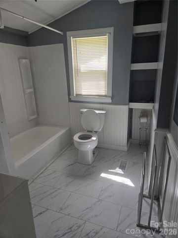 207 S Caldwell Avenue, Newton, NC 28658