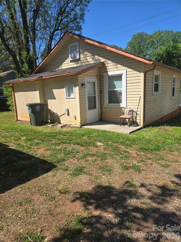 207 S Caldwell Avenue, Newton, NC 28658