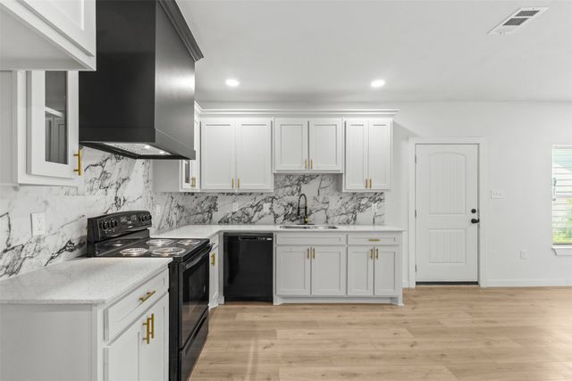 1037 E Richmond Avenue, Fort Worth, TX 76104