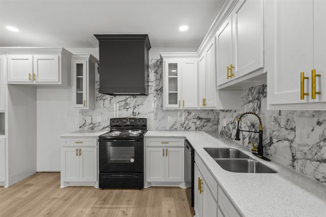 1037 E Richmond Avenue, Fort Worth, TX 76104