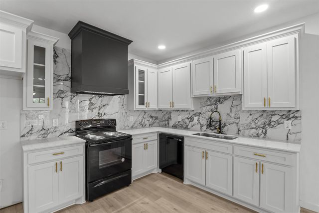 1037 E Richmond Avenue, Fort Worth, TX 76104