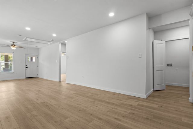 1037 E Richmond Avenue, Fort Worth, TX 76104