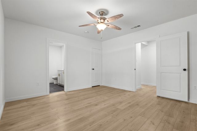 1037 E Richmond Avenue, Fort Worth, TX 76104