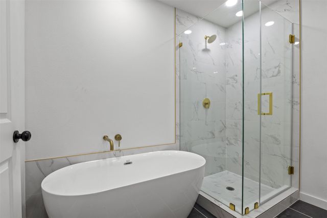 1037 E Richmond Avenue, Fort Worth, TX 76104