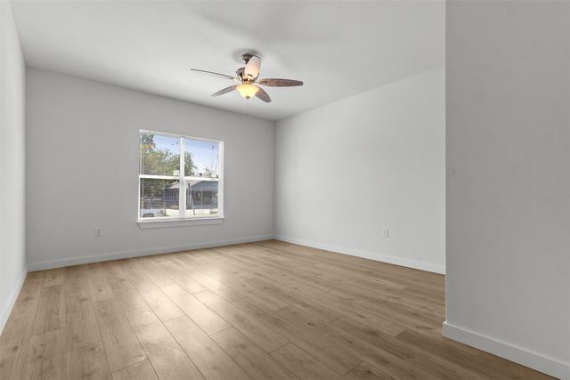 1037 E Richmond Avenue, Fort Worth, TX 76104